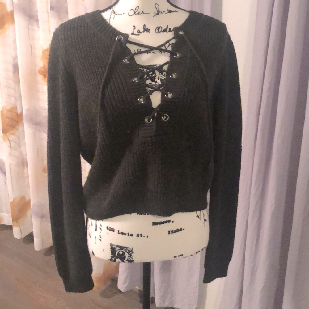 Sweater size L,but fits S/M